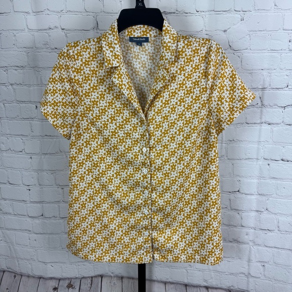Modcloth Yellow and White Daisy Floral Print Button Up Shirt Size Small - Picture 1 of 7